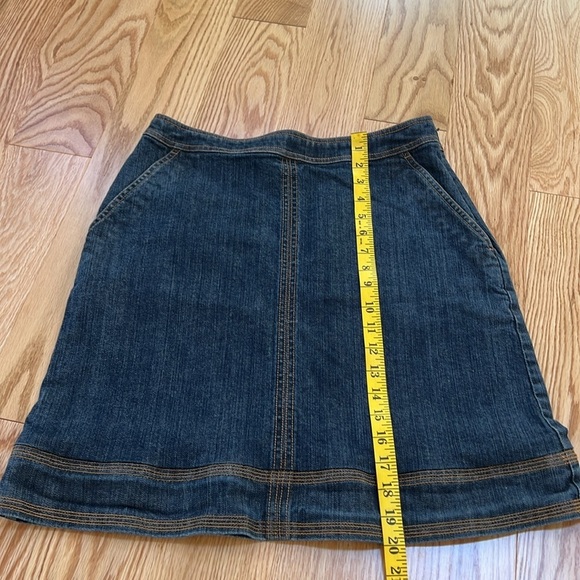 Boden SZ 8L denim skirt with stitching. - Picture 5 of 7